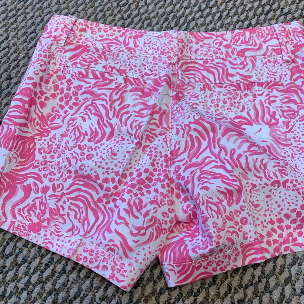 Lilly Pulitzer Callahan Shorts Get Spotted Pink Lion Shorts - Picture 3 of 6